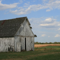 old%20barn%20and%20blue%20summer%20sky